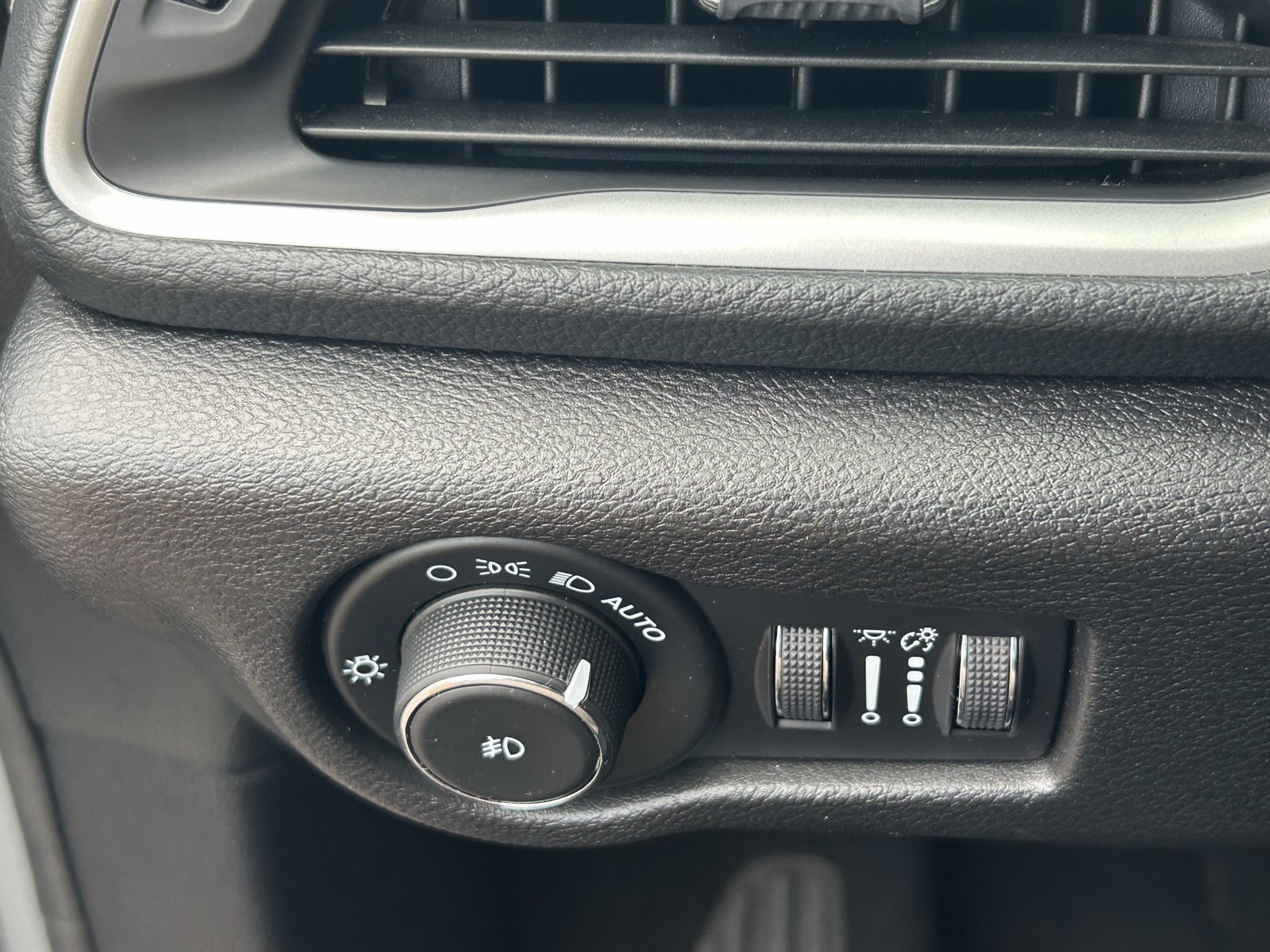 Used 2021 Chrysler Pacifica Touring w/ S Appearance Package FWD image 17