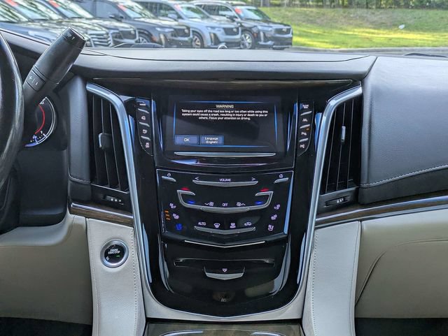 Used 2020 Cadillac Escalade Premium Luxury AWD/4WD image 20