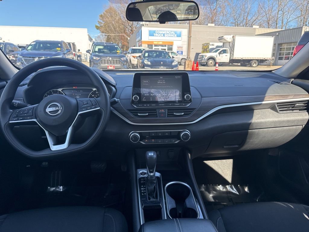Used 2024 Nissan Altima 2.5 SV image 10
