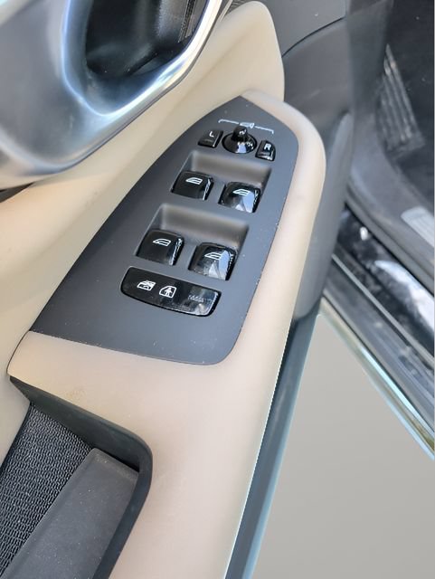 Certified 2025 Volvo XC90 B5 Plus AWD/4WD image 9
