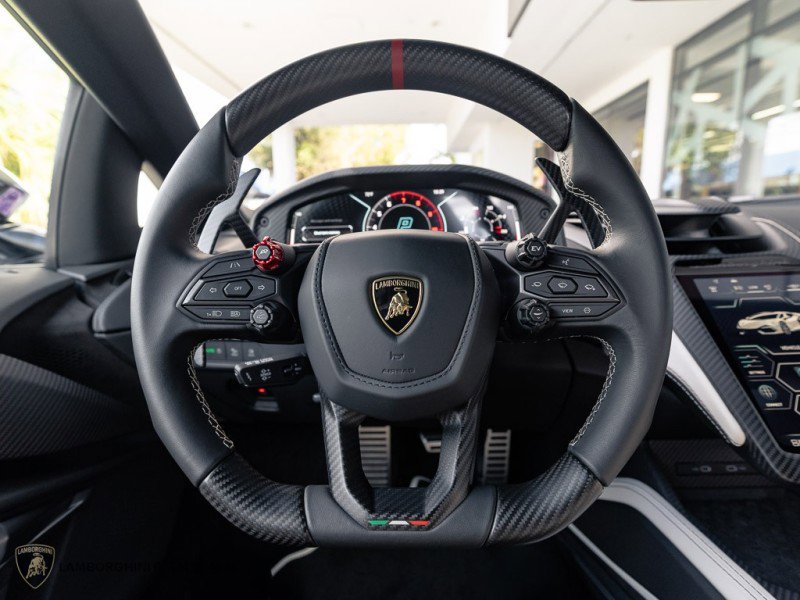Used 2024 Lamborghini Revuelto image 16