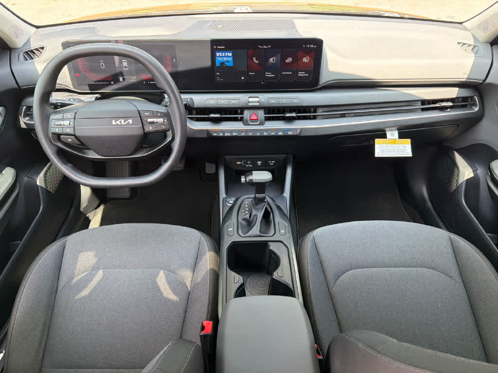 Used 2025 Kia K4 FWD image 2
