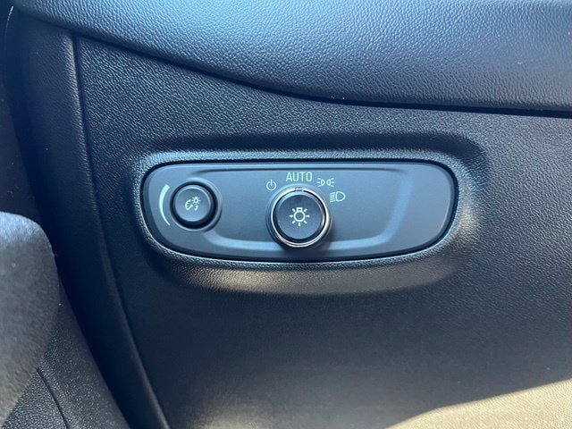 Used 2018 Chevrolet Equinox LT FWD image 12