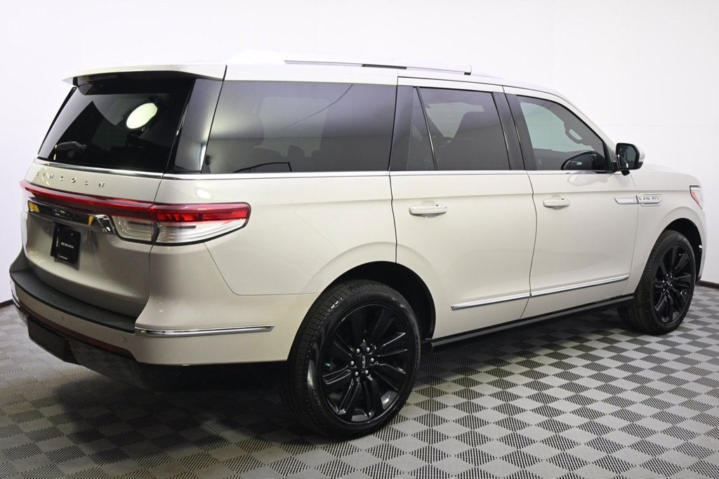 Certified 2024 Lincoln Navigator Reserve w/ Equipment Group 201A image 7