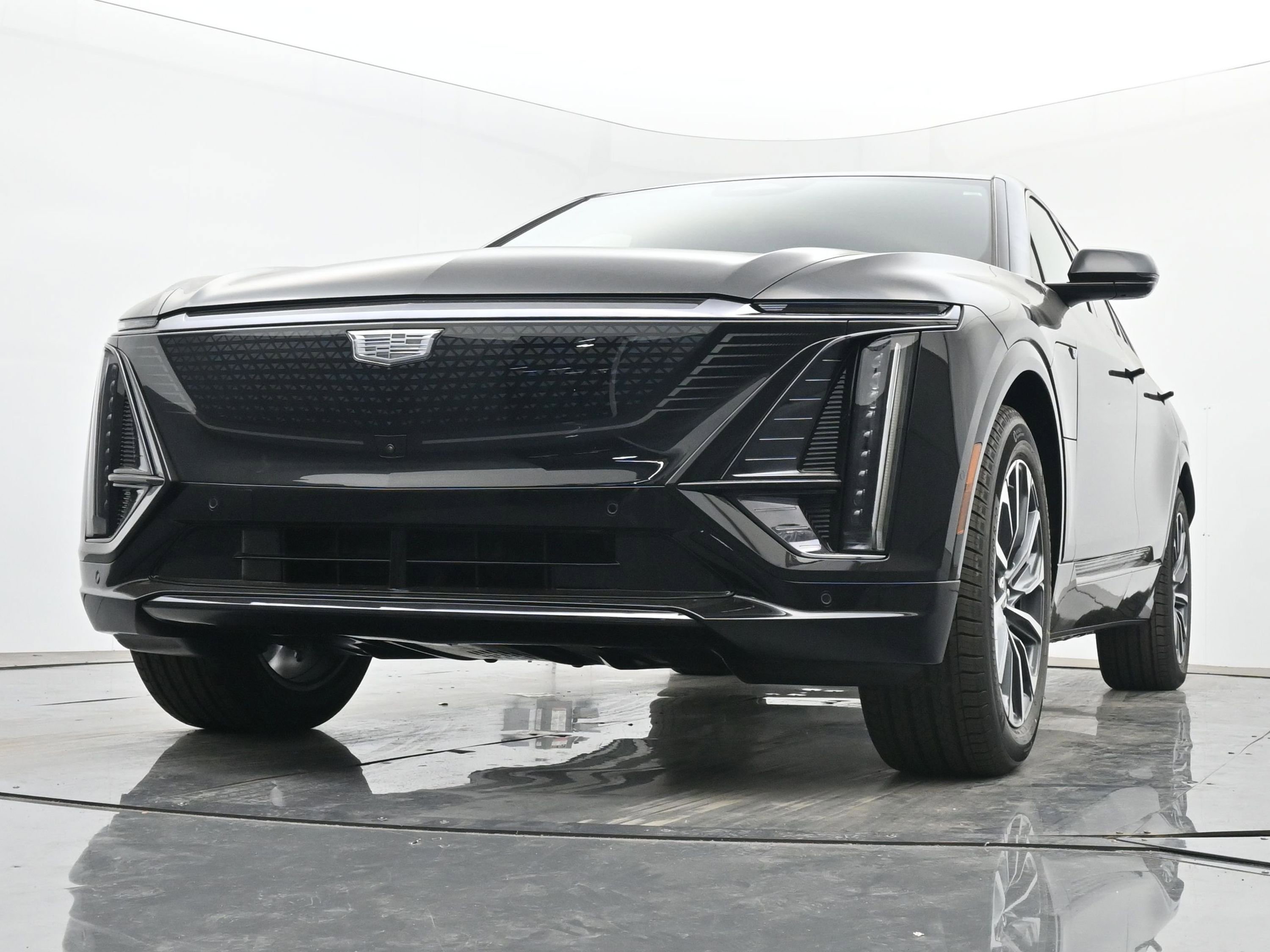 New 2026 Cadillac Lyriq Premium Sport w/ LPO, Floor Liner Package AWD/4WD image 15