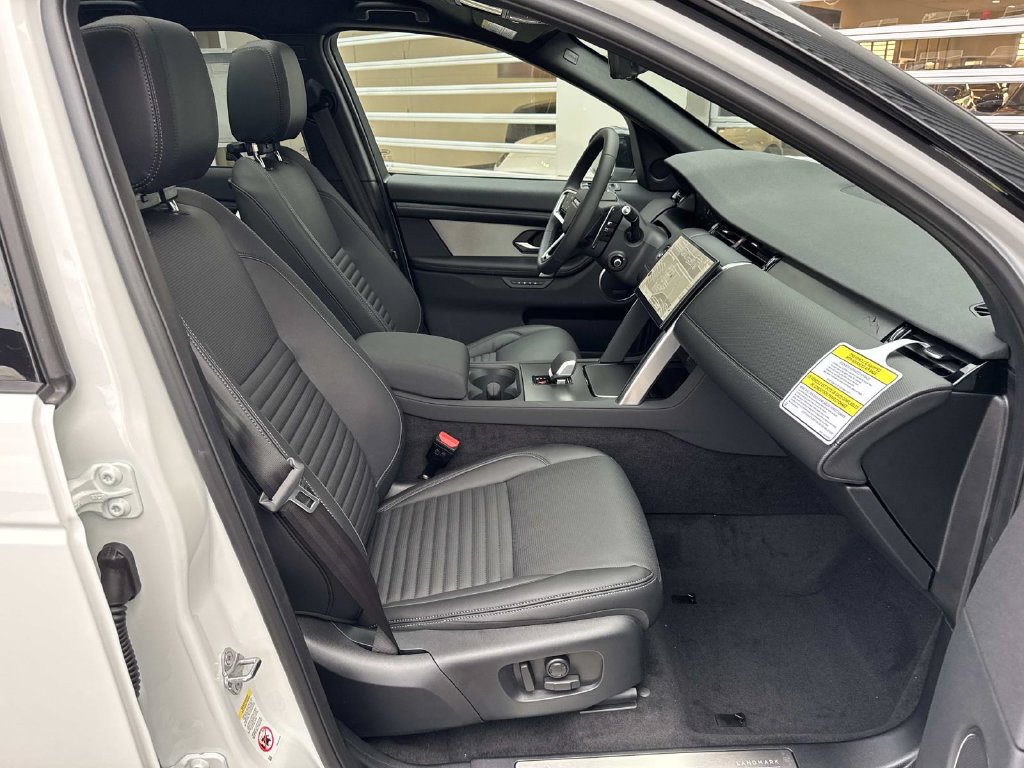 New 2026 Land Rover Discovery Sport Landmark AWD/4WD image 9