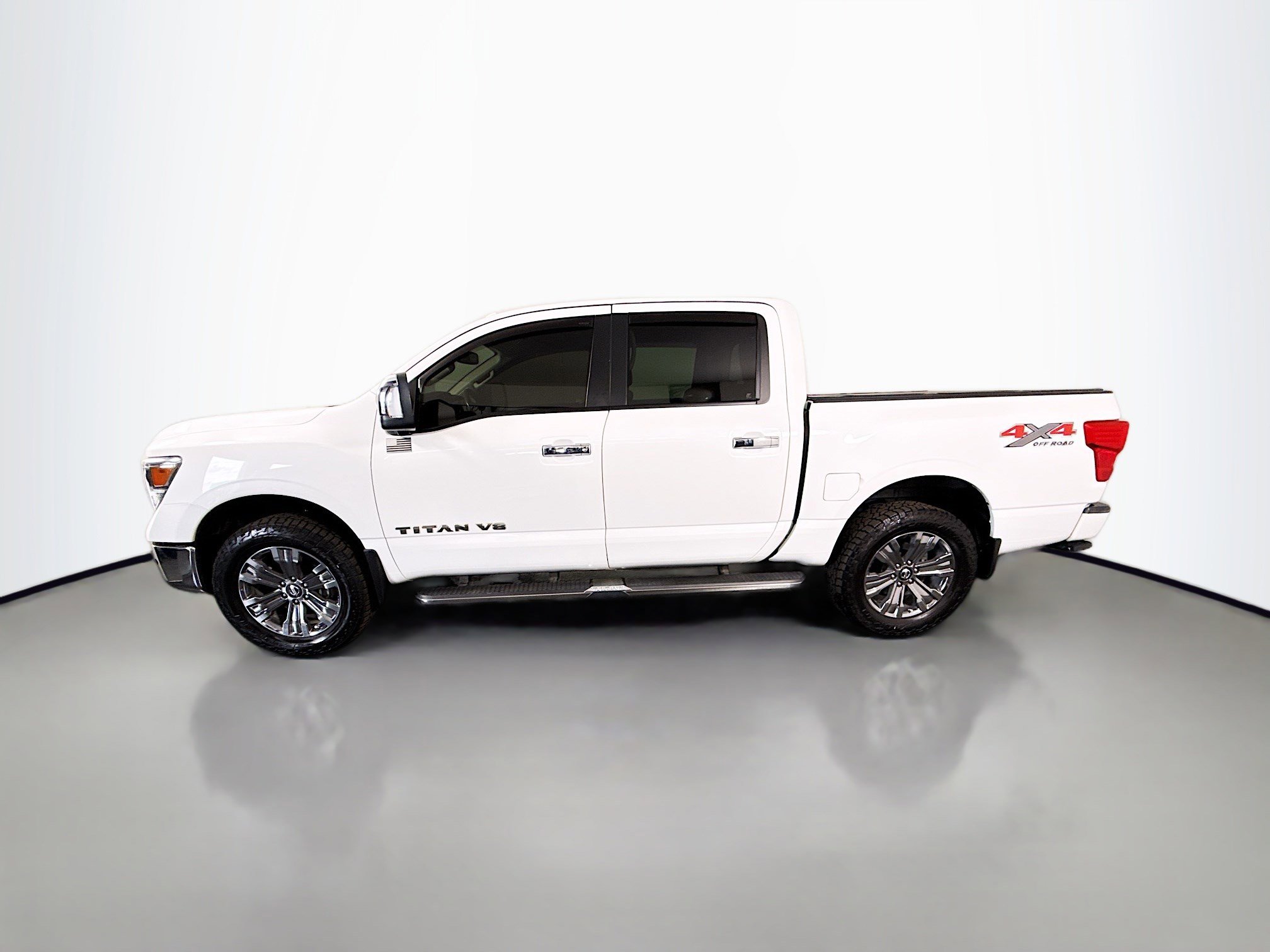 Used 2019 Nissan Titan SL w/ Chrome Package AWD/4WD image 6