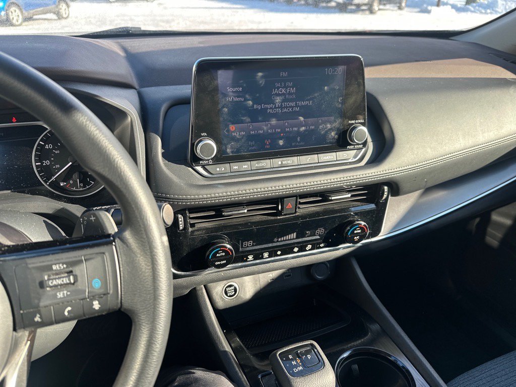 Used 2023 Nissan Rogue SV AWD/4WD image 12