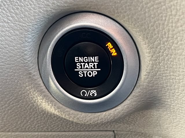 Used 2024 Chrysler Pacifica Touring-L AWD/4WD image 33
