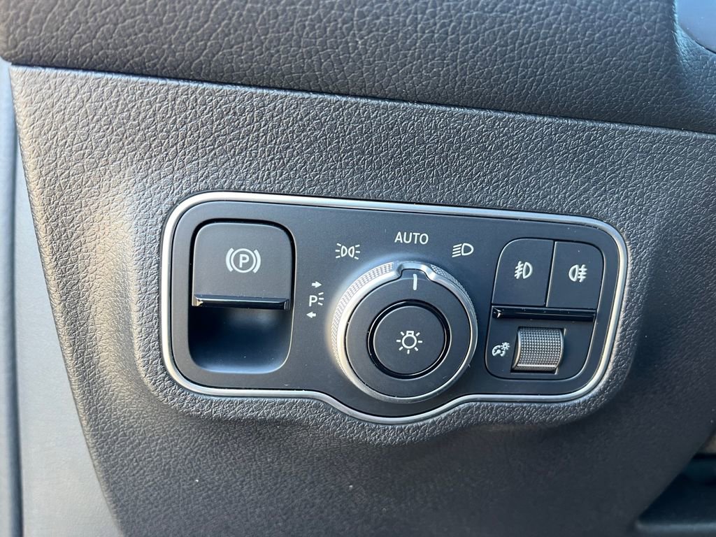 Certified 2025 Mercedes-Benz GLB 250 4MATIC image 23