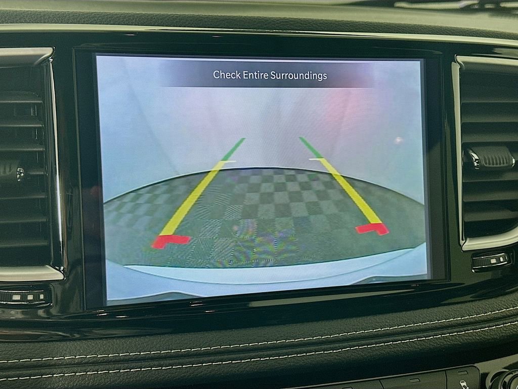 Used 2025 Chrysler Pacifica Limited FWD image 19
