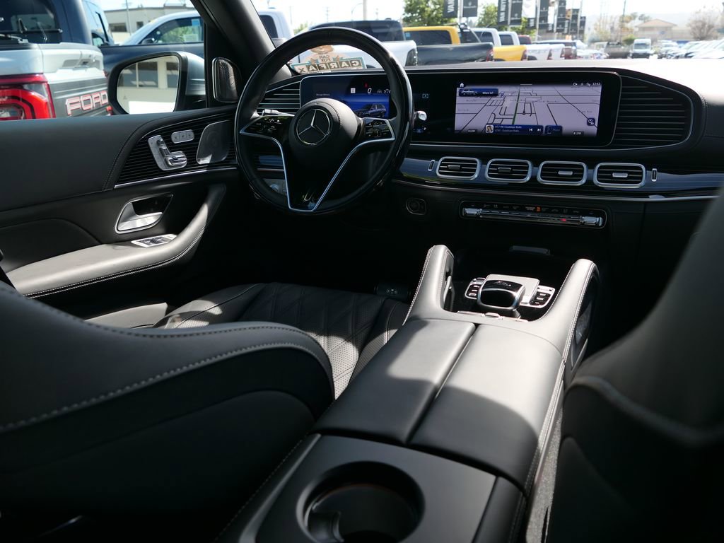Used 2025 Mercedes-Benz Maybach GLS 600 4MATIC image 26