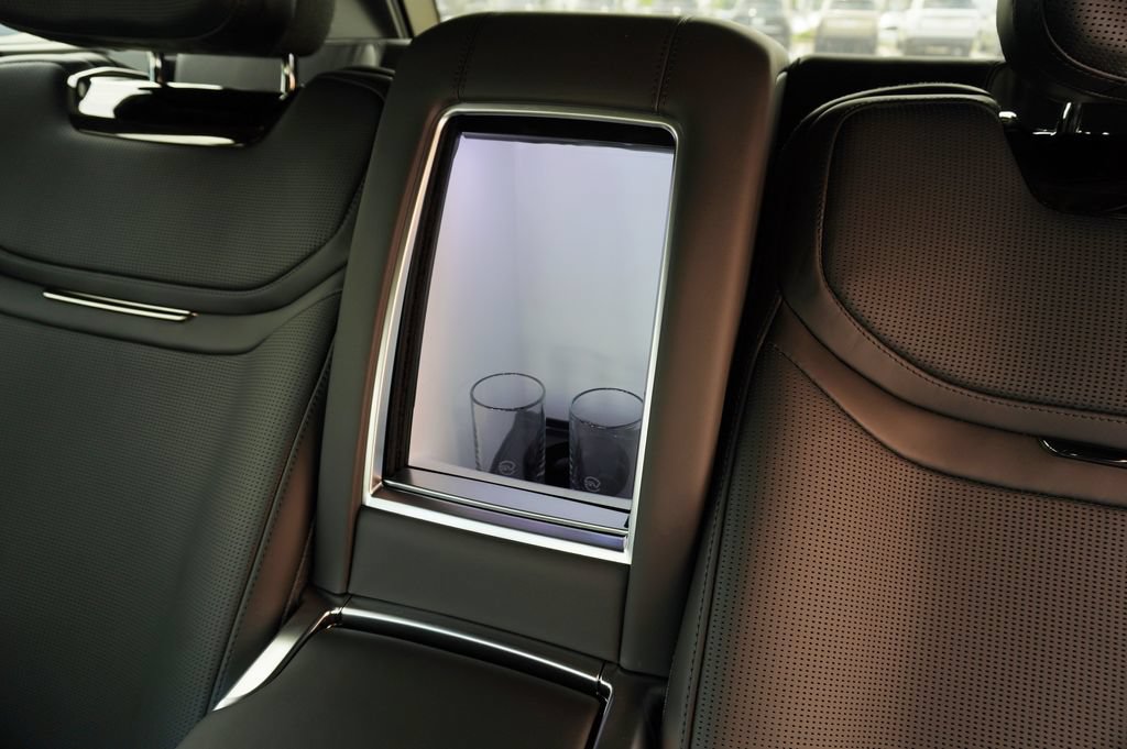 New 2026 Land Rover Range Rover SV AWD/4WD image 40
