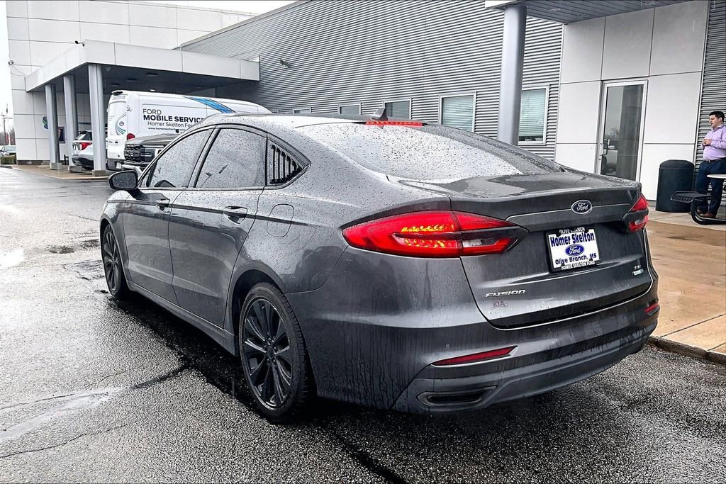 Used 2019 Ford Fusion SE image 3