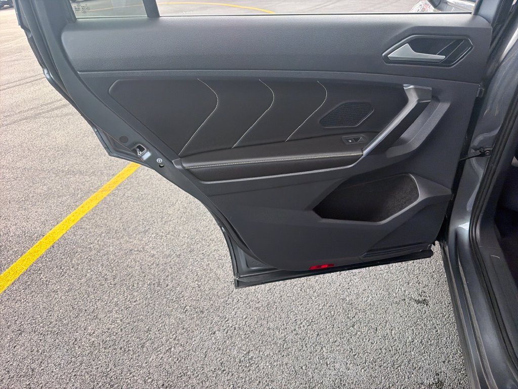 Certified 2023 Volkswagen Tiguan SE w/ Panoramic Sunroof Package FWD image 21