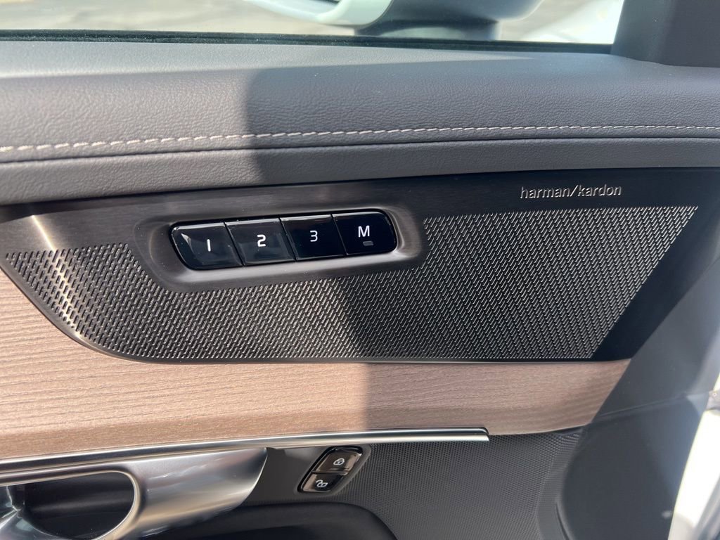 New 2026 Volvo XC90 B6 Plus w/ Protection Package Premier image 14