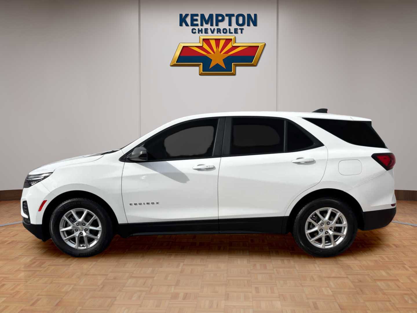 Used 2024 Chevrolet Equinox LS w/ LS Convenience Package image 3