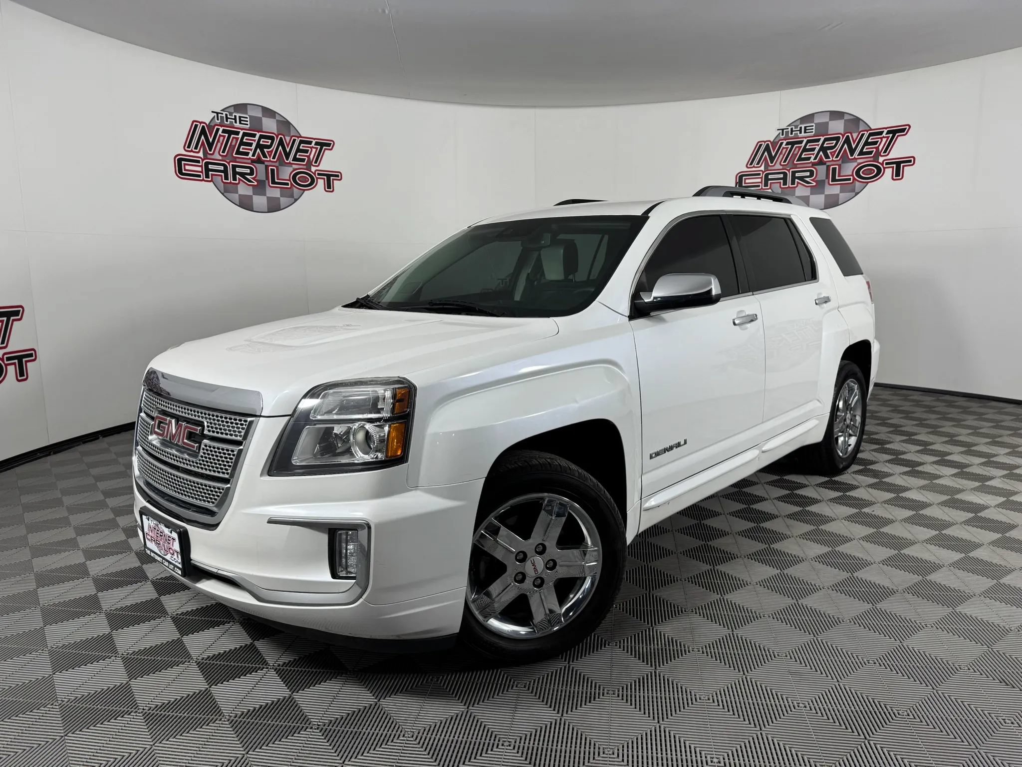 Used 2017 GMC Terrain Denali FWD image 1