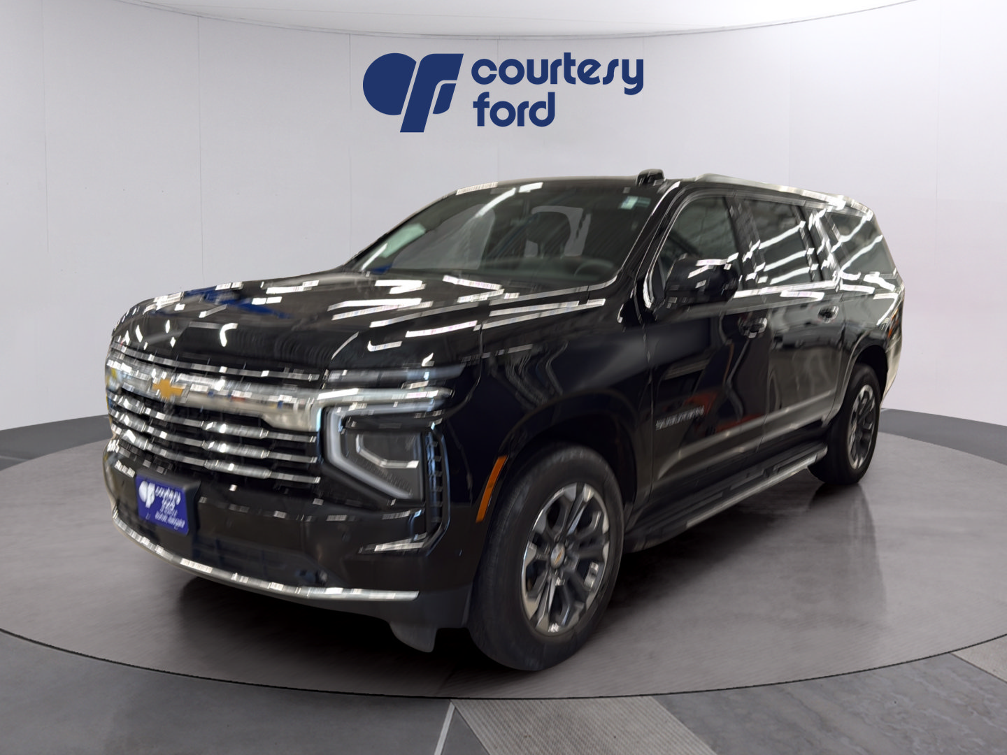 Used 2025 Chevrolet Suburban LT w/ Comfort Package AWD/4WD image 3
