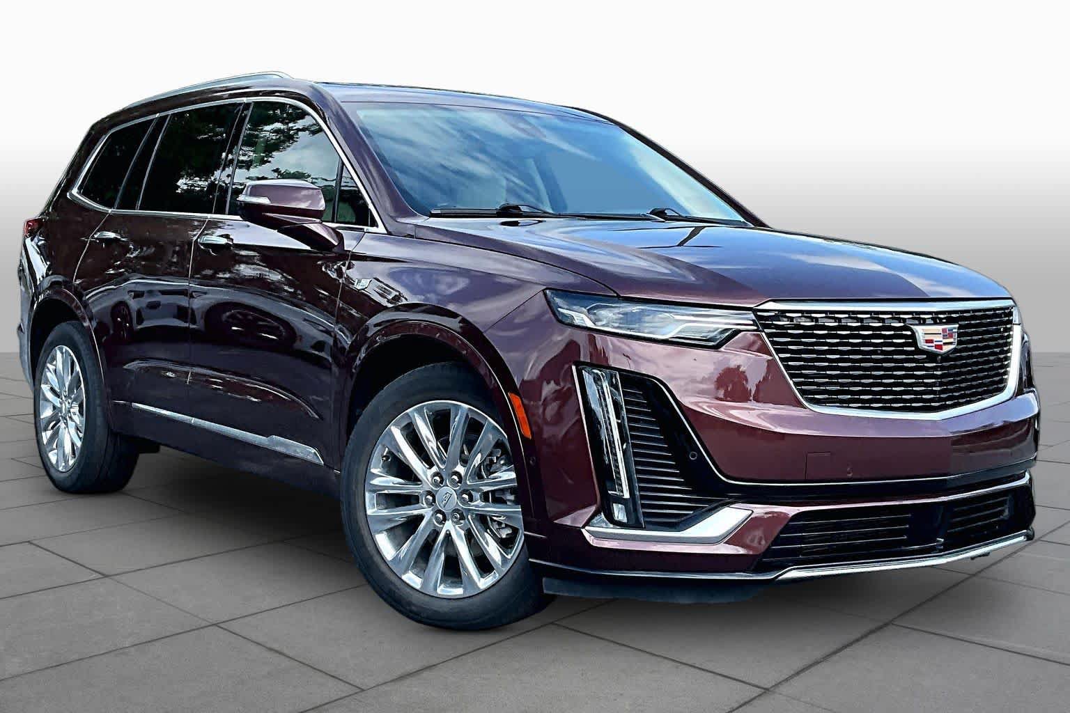 Used 2022 Cadillac XT6 Premium Luxury w/ Technology Package FWD image 3