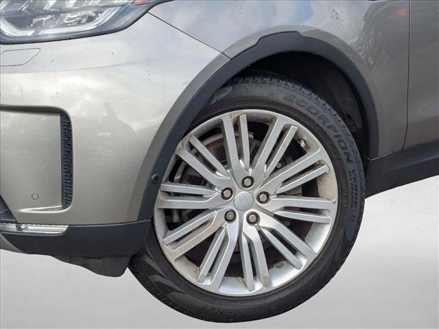 Used 2017 Land Rover Discovery First Edition image 23