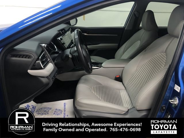 Used 2020 Toyota Camry SE w/ Sunroof Package image 12