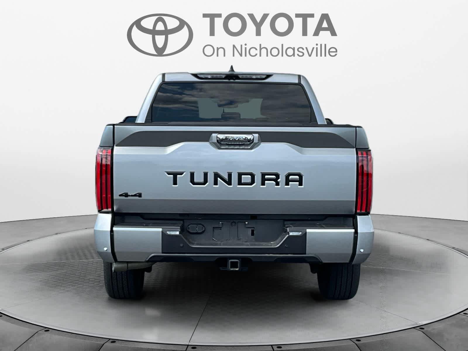 Used 2024 Toyota Tundra Limited AWD/4WD image 4