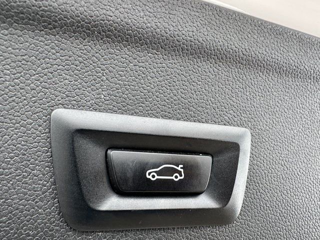 Used 2023 BMW iX xDrive50 w/ Premium Package image 13