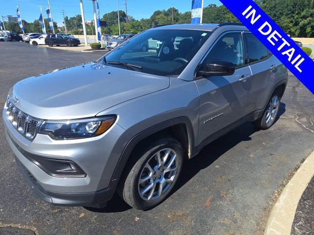 Used 2023 Jeep Compass Latitude AWD/4WD image 3