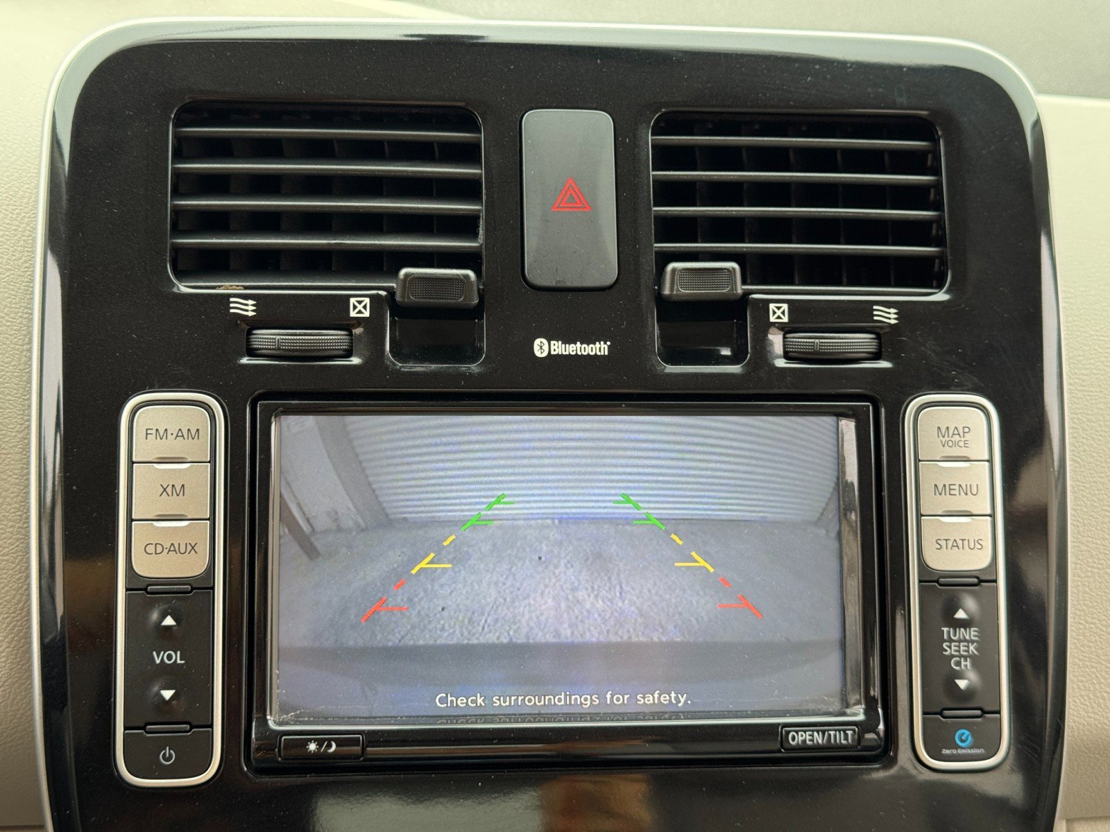 Used 2015 Nissan Leaf SV FWD image 25