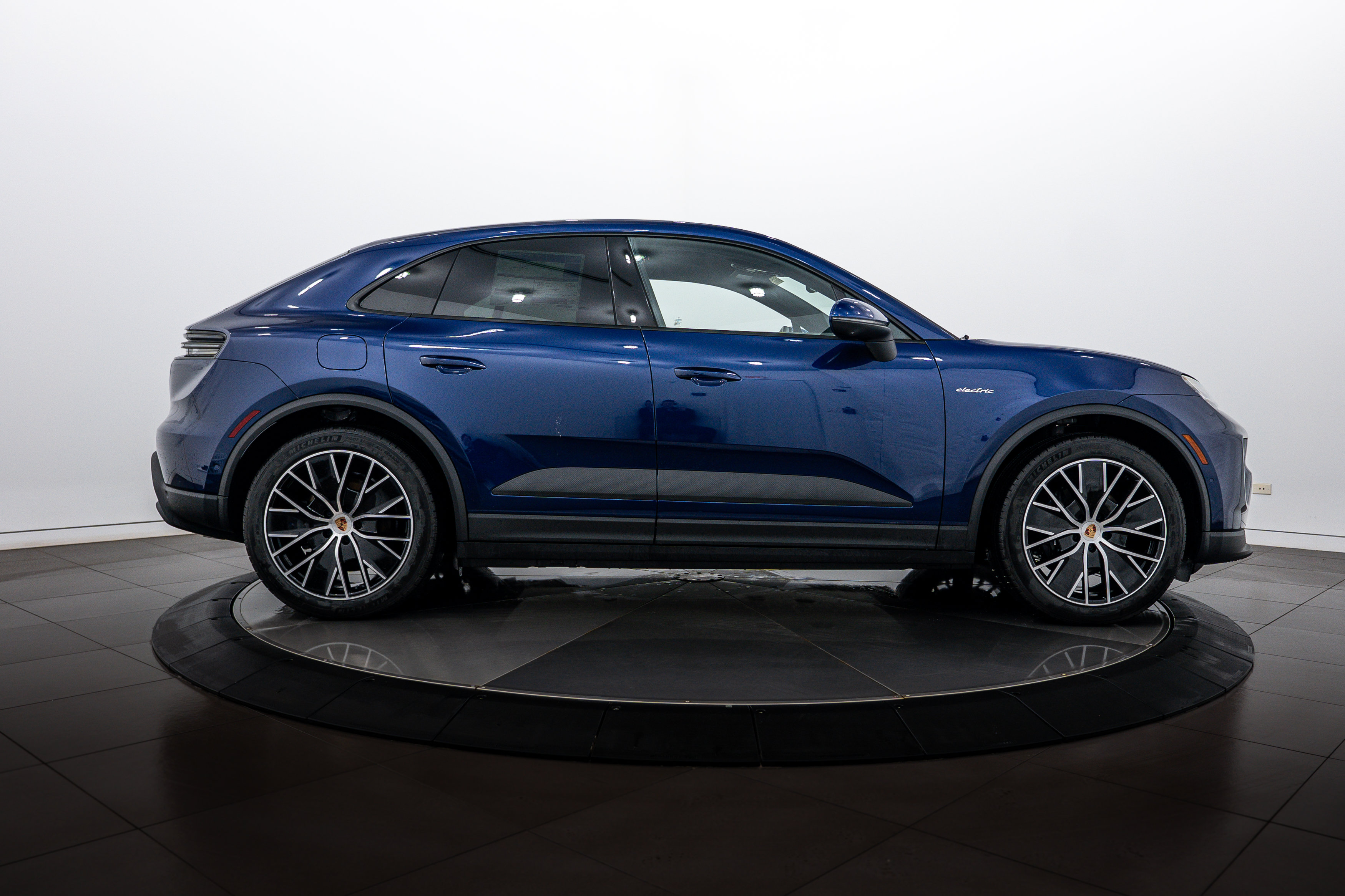 New 2026 Porsche Macan 4 Electric AWD/4WD image 8