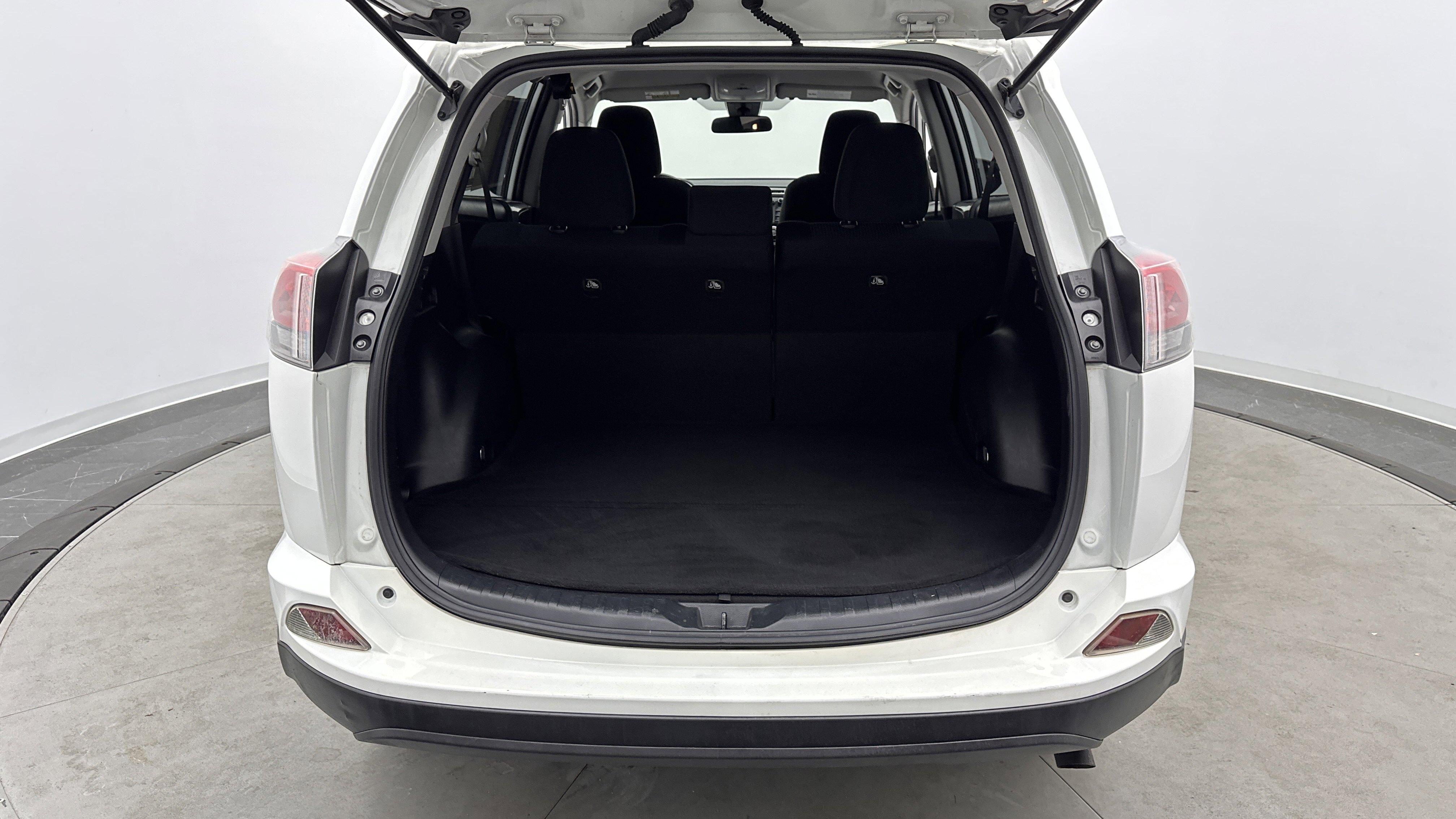 Used 2017 Toyota RAV4 LE FWD image 27