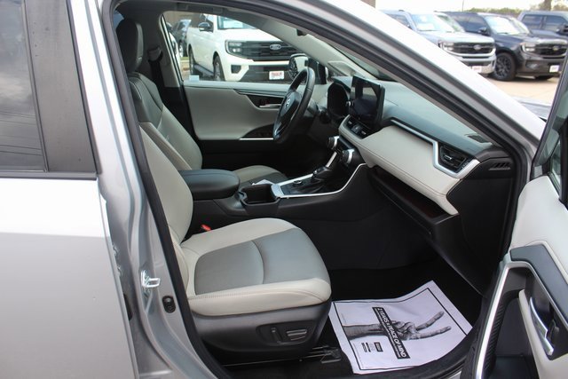Used 2023 Toyota RAV4 Limited image 6