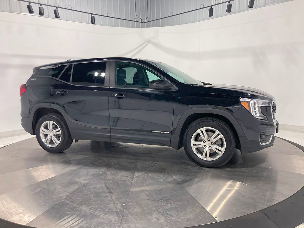 Used 2022 GMC Terrain SLE image 11