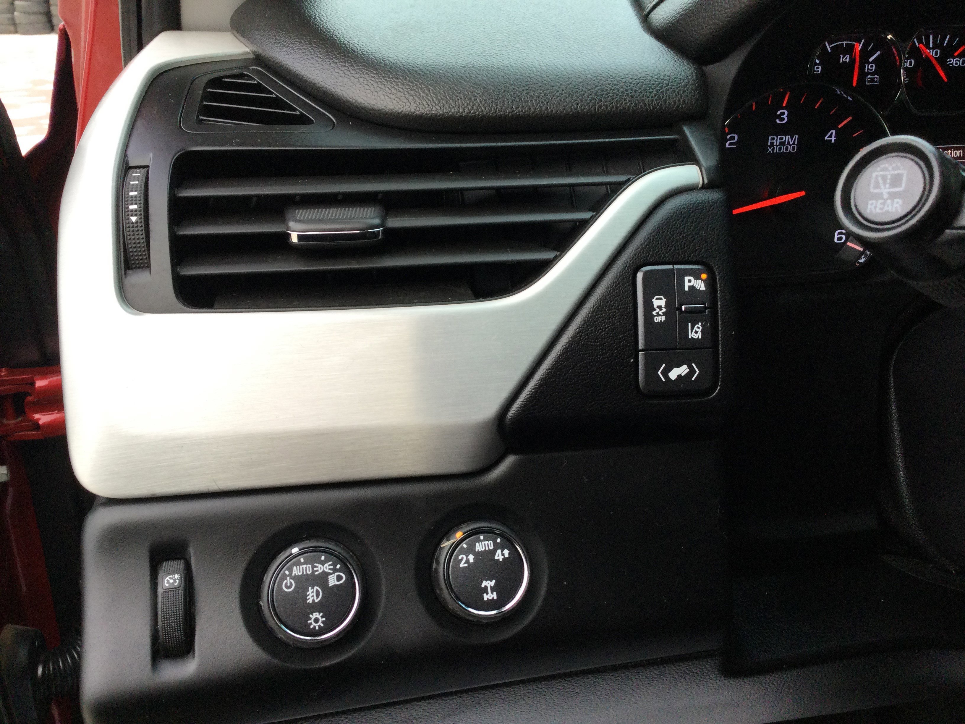 Used 2015 GMC Yukon XL SLT image 11