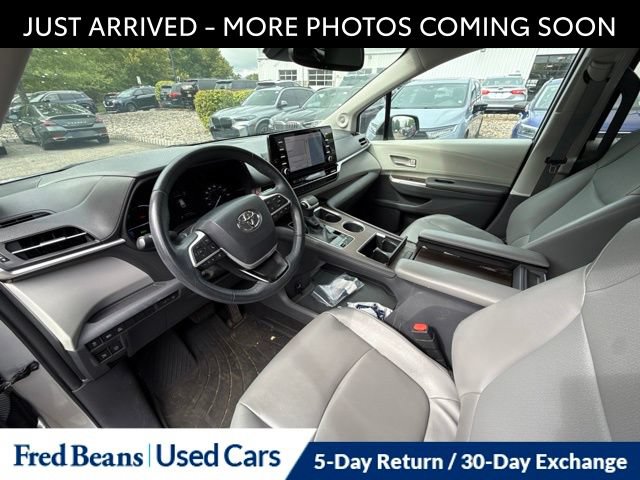 Used 2022 Toyota Sienna XLE w/ XLE Plus Package FWD image 17