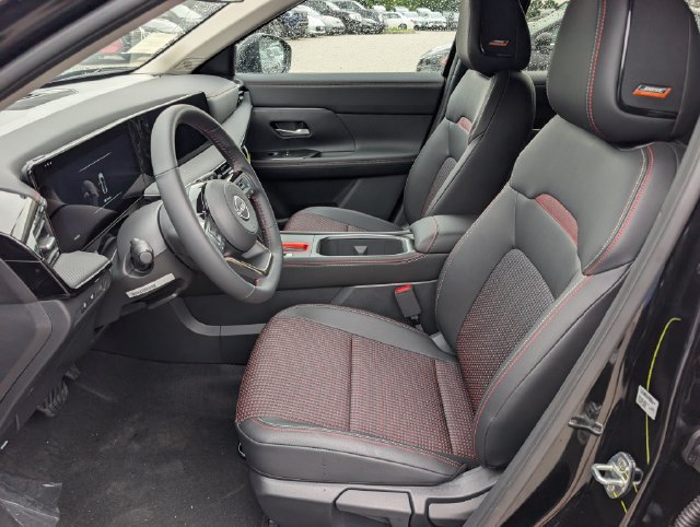 New 2026 Nissan Kicks SR w/ SR Premium Package AWD/4WD image 12