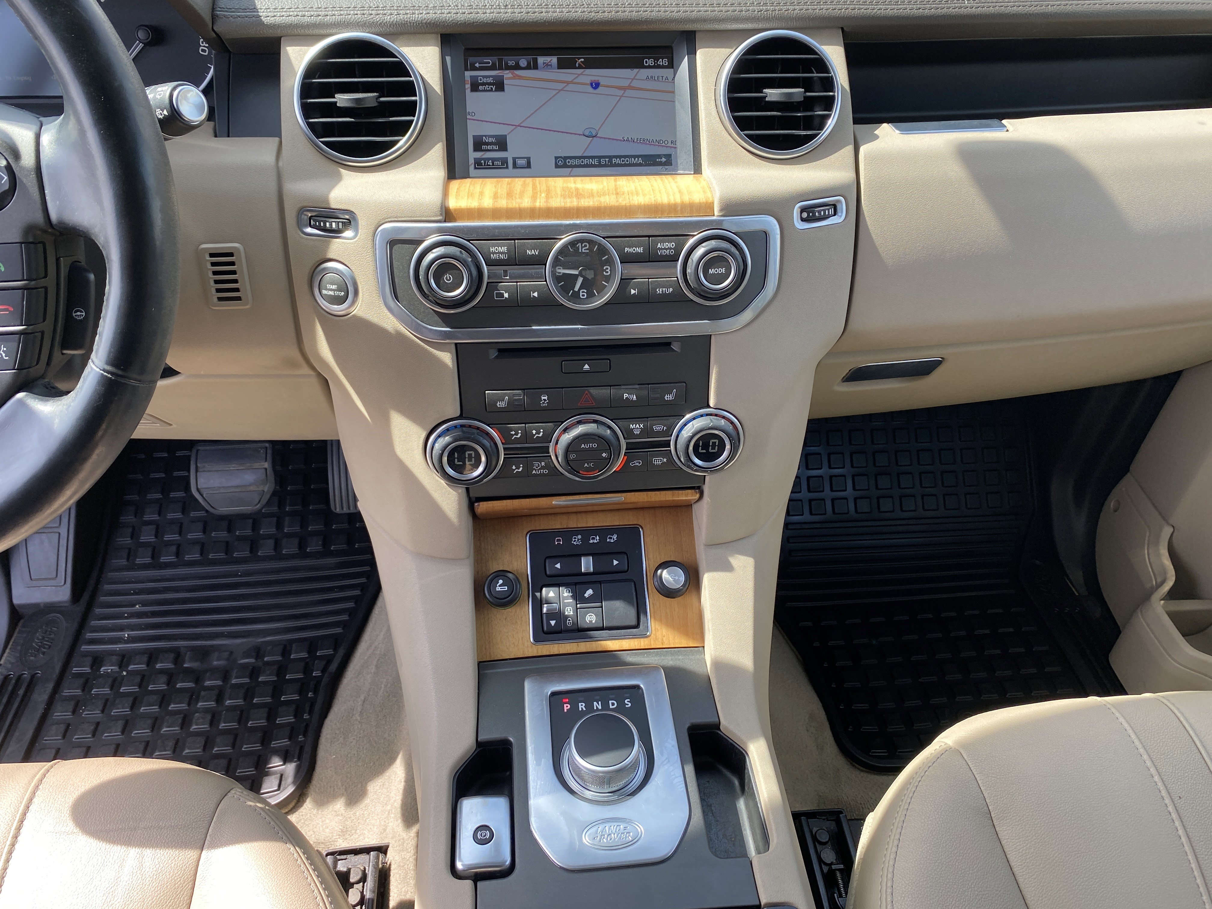 Used 2014 Land Rover LR4 HSE image 15