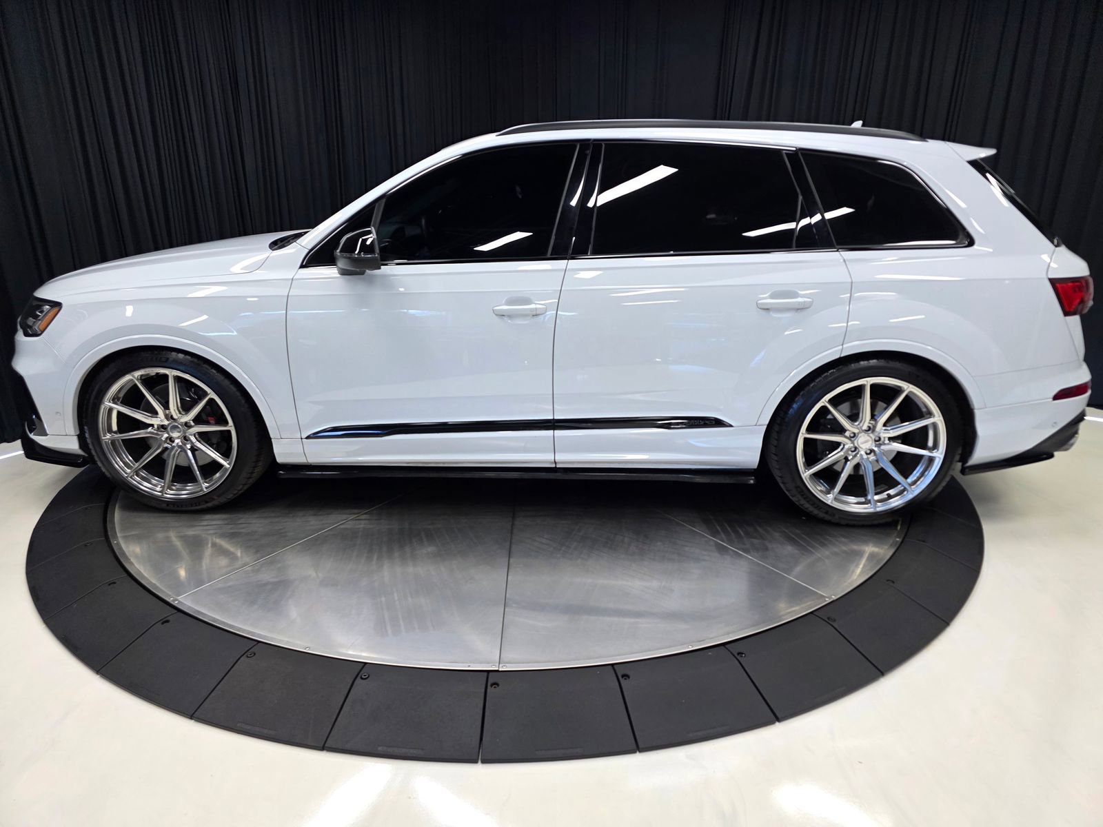 Used 2020 Audi SQ7 Prestige w/ Prestige Package AWD/4WD image 10