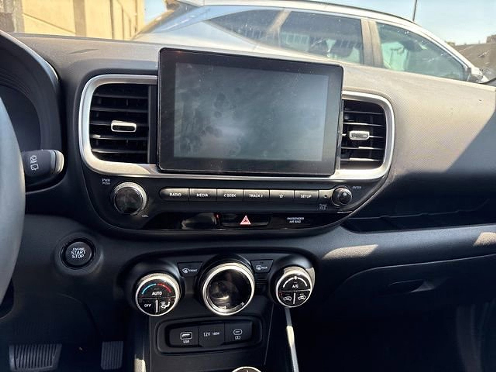 Certified 2025 Hyundai Venue SEL image 12