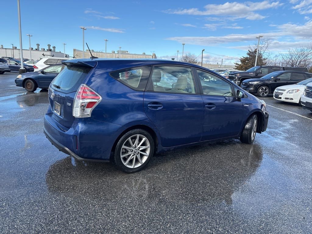 Used 2017 Toyota Prius V Five image 7