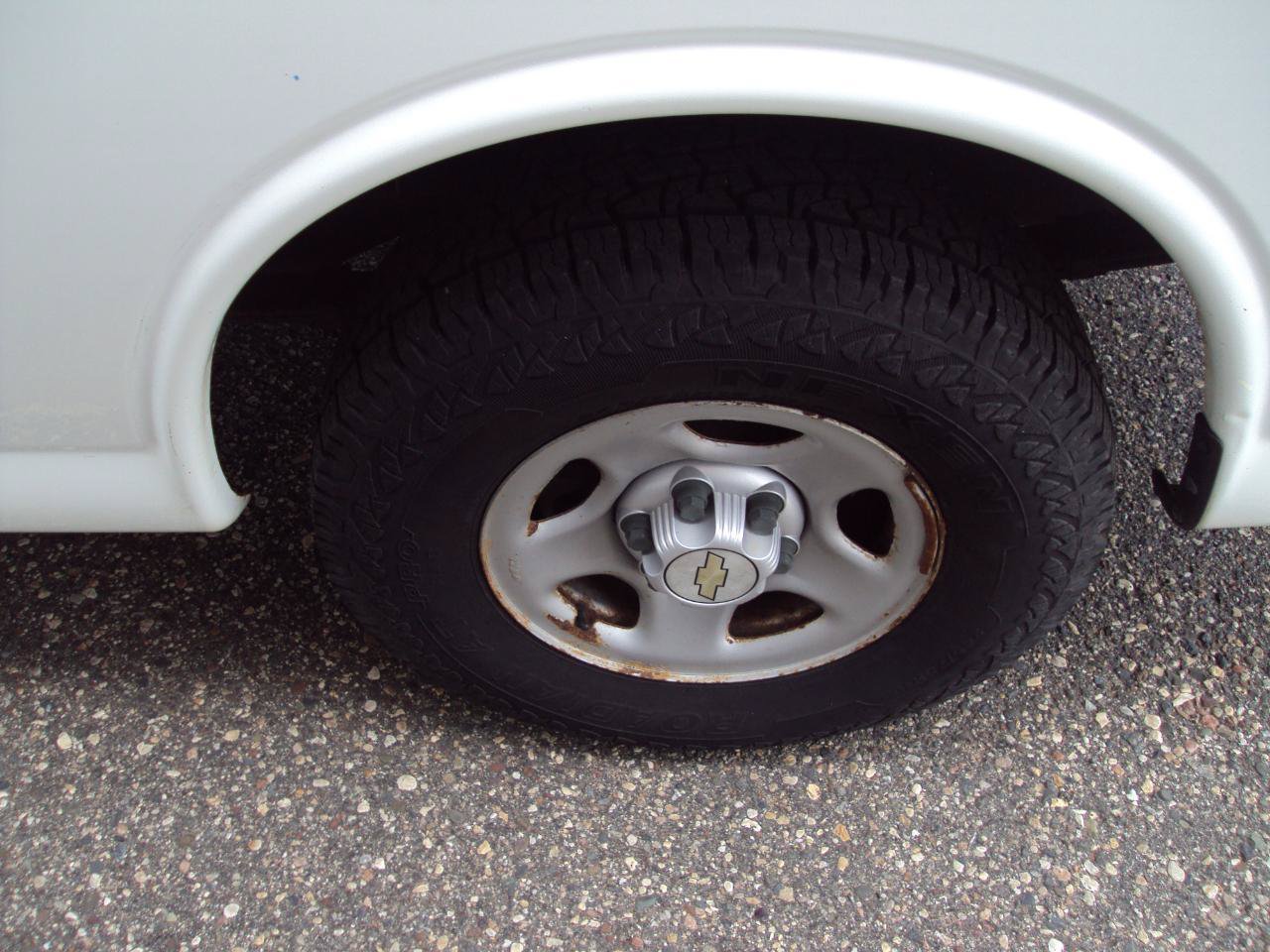 Used 2007 Chevrolet Express 1500 AWD image 28