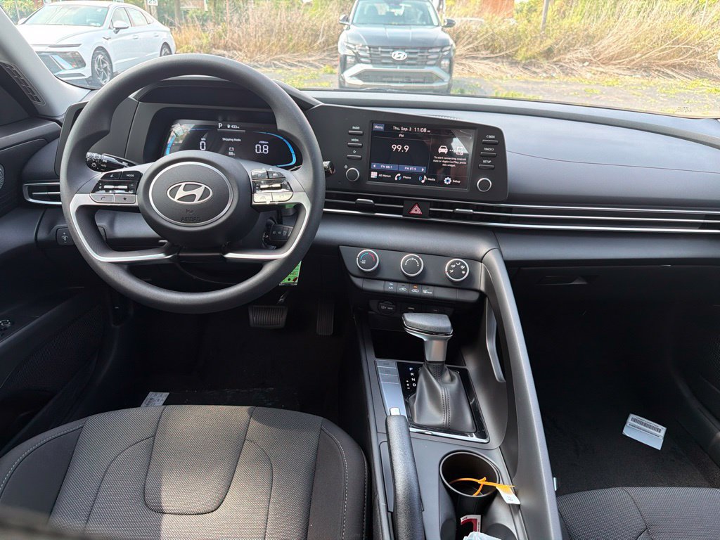 New 2026 Hyundai Elantra SE FWD image 17
