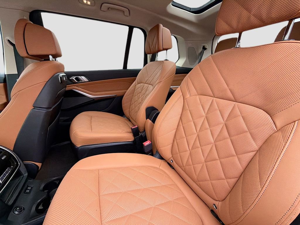 Used 2024 BMW X7 xDrive40i image 23