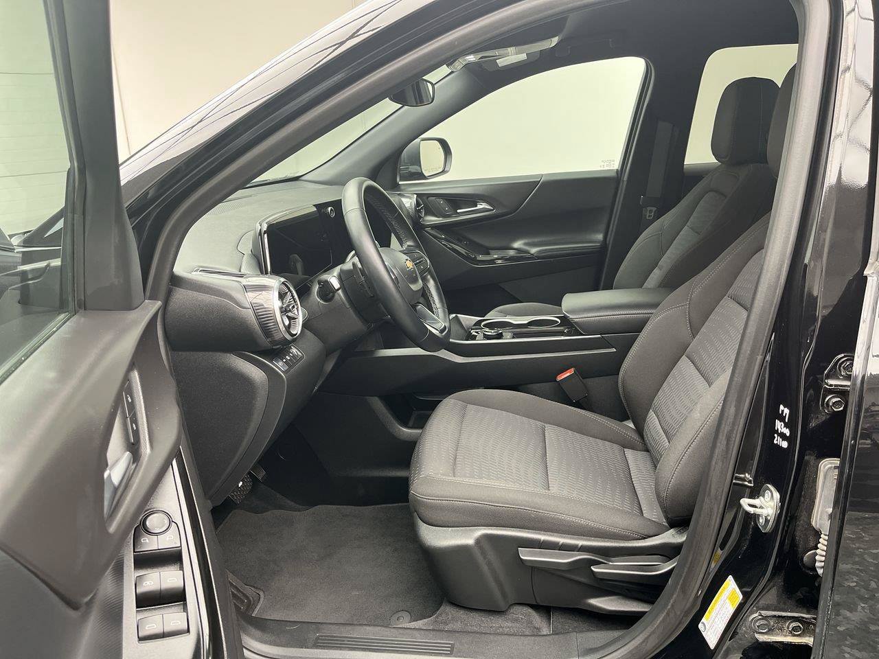 Certified 2026 Chevrolet Equinox LT AWD/4WD image 3
