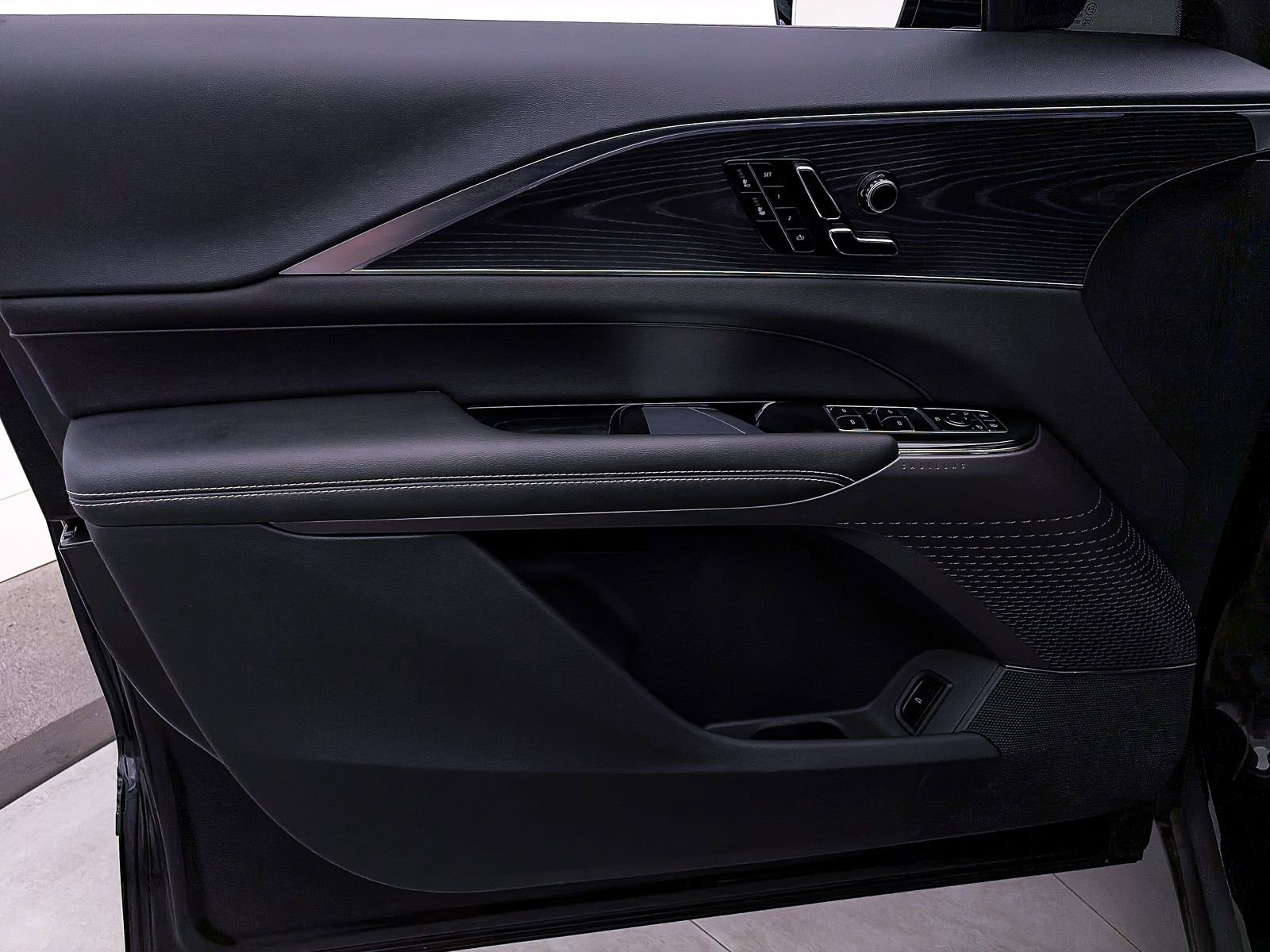 Used 2025 Cadillac Lyriq Sport image 17