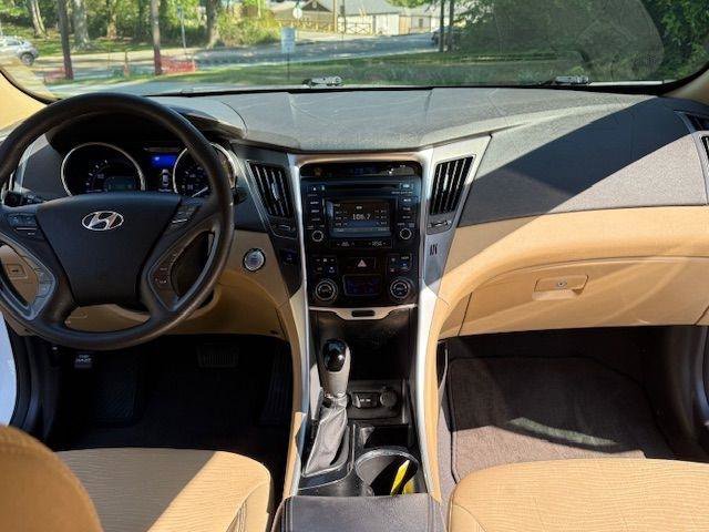 Used 2015 Hyundai Sonata Hybrid image 15