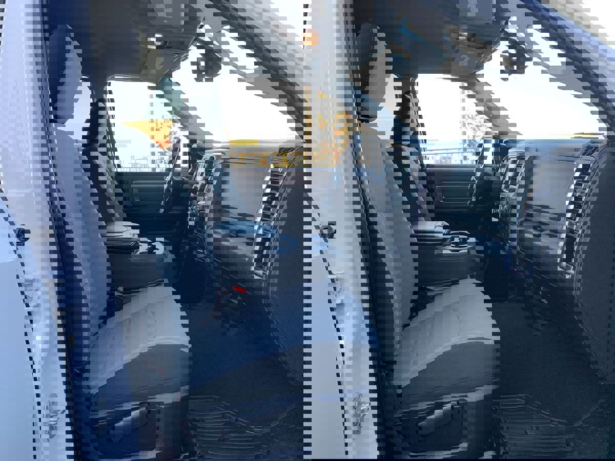 Used 2022 RAM 1500 Classic SLT image 28