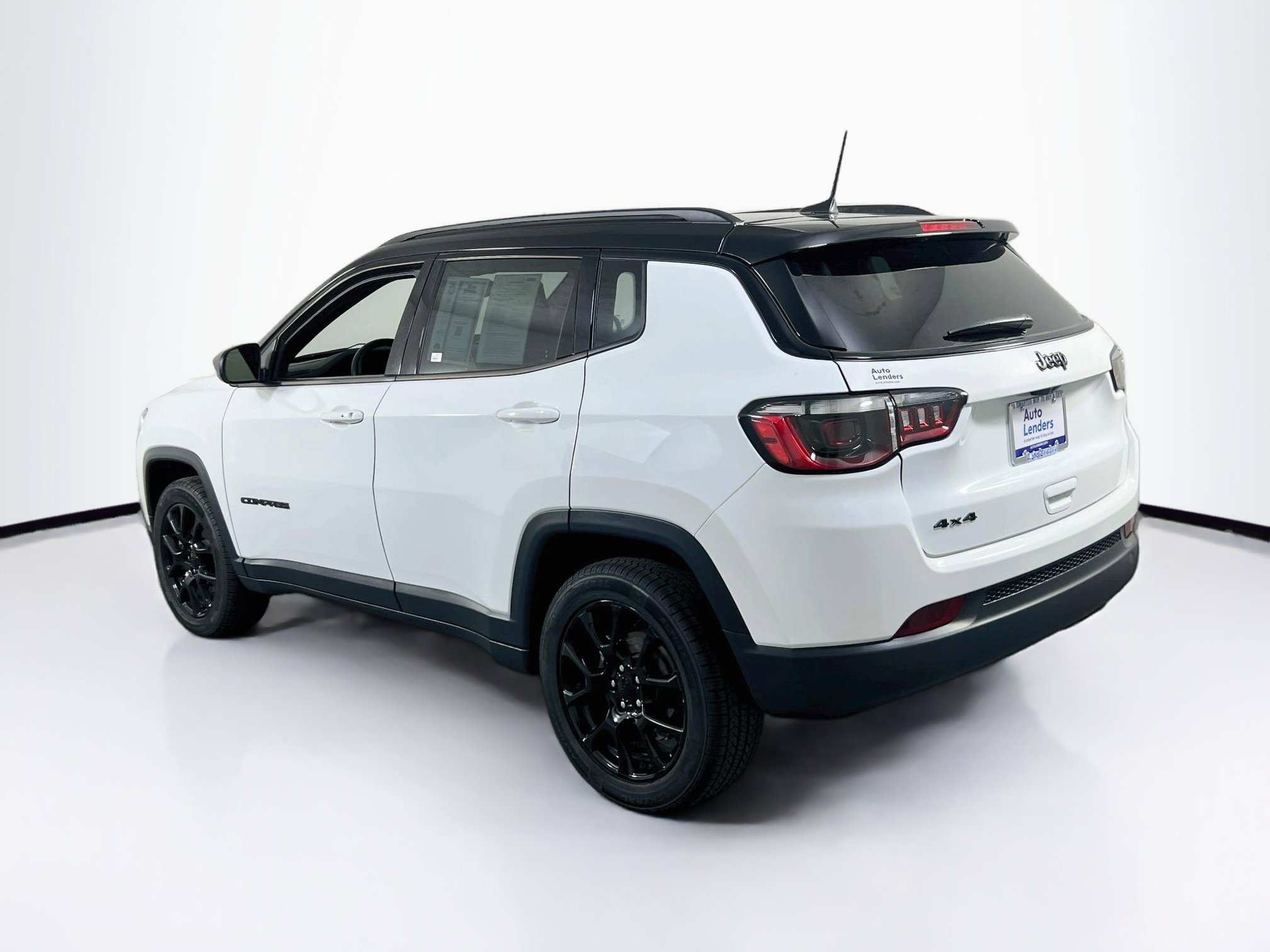Used 2022 Jeep Compass Latitude w/ Sun and Sound Group AWD/4WD image 7