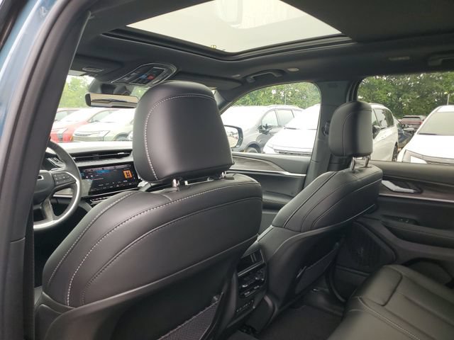 New 2026 Jeep Grand Cherokee Limited w/ Limited Altitude Package AWD/4WD image 11